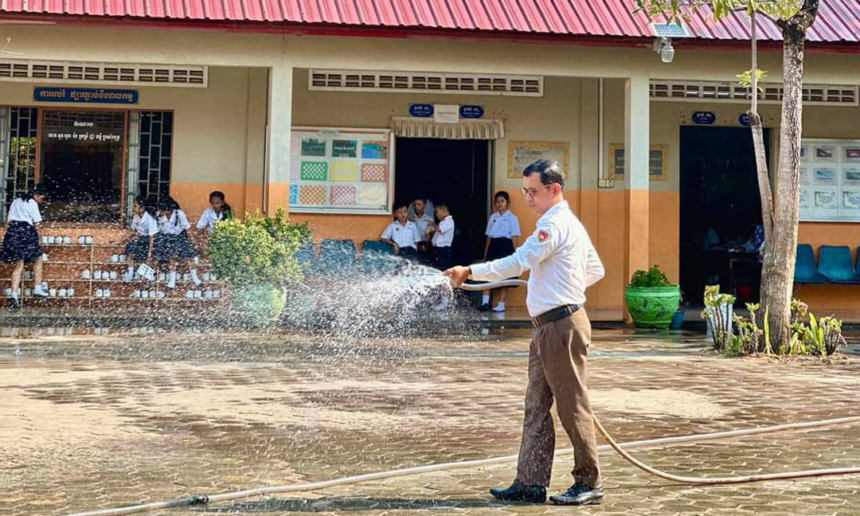 អាកាសធាតុក្ដៅខ្លាំង ក្រសួងអប់រំ ណែនាំឲ្យកែ​សម្រួលម៉ោងរៀន កុំឲ្យប៉ះពាល់សុខភាពសិស្ស