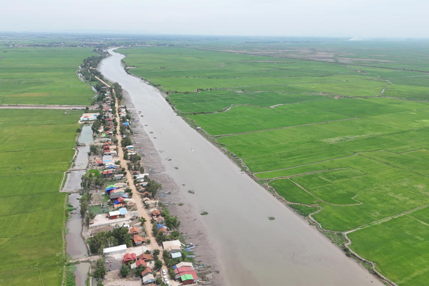 ក្រុមហ៊ុនជីប ម៉ុង កំពុងប្រើប្រាស់ប្រឡាយ៩៨ ដឹកគ្រឿងសំណង់ពីវៀតណាម មកកម្ពុជា