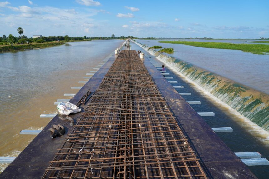 គម្រោងស្តារស្ទឹងស្លាប់សម្រេចបាន ៣៥% ដើម្បីរំដោះទឹក និងពង្វាងទឹកជំនន់